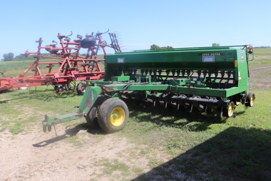 JOHN DEERE 750 15' NO-TILL DRILL, 7 1/2" SPACING, PULL TYPE, TWO FRONT WHEELS, S/N# 00750X007636