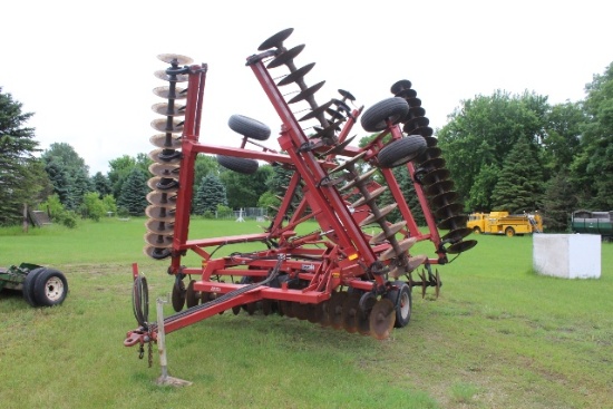 CASE IH 496 DISK, 31.5' FIXED SCRAPERS, CUSHION