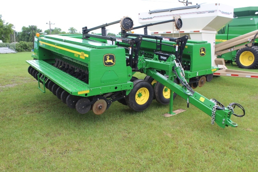 2012 JOHN DEERE 455 FRONT FOLD PRESS DRILL, 35' YETTER