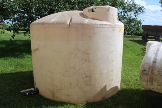 1600 GALLON POLY TANK