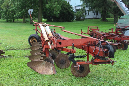 IH 720 SEMI MOUNT 5BOTTOM PLOW, (5) COULTERS,