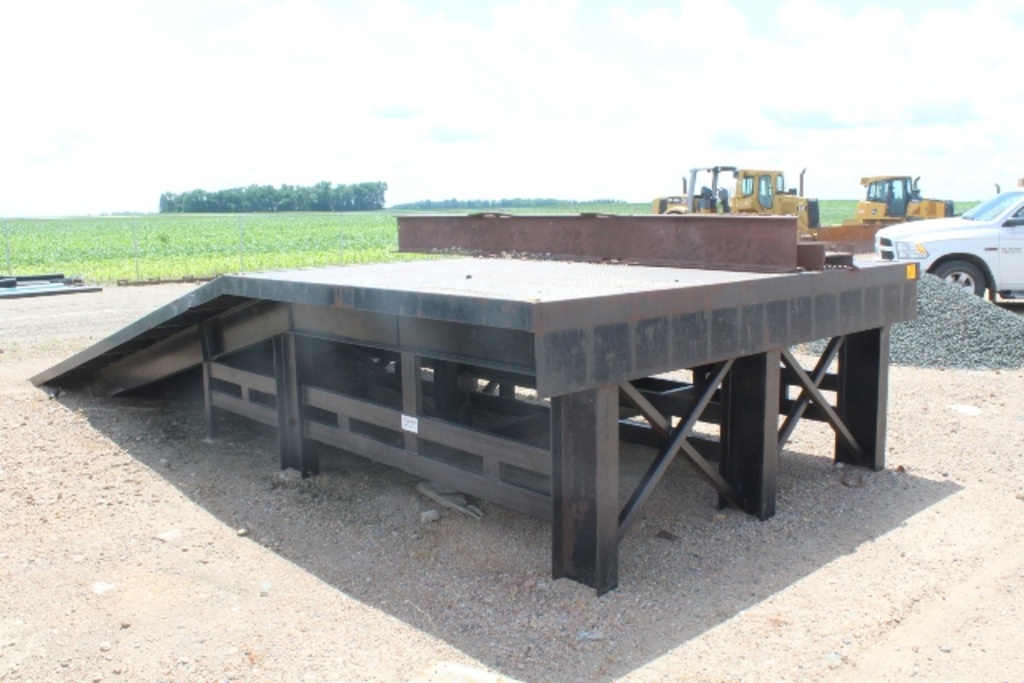REDLINE STEEL PORTABLE LOADING DOCK, 10' WIDE,