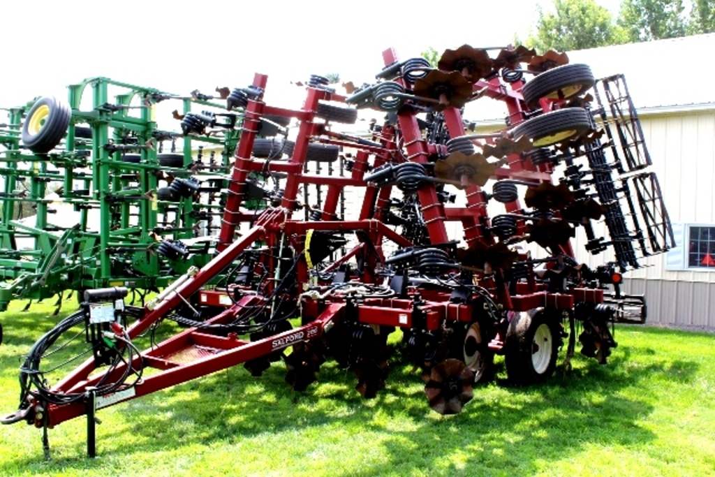 LATE MODEL FARM EQUIPMENT RETIREMENT AUCTION