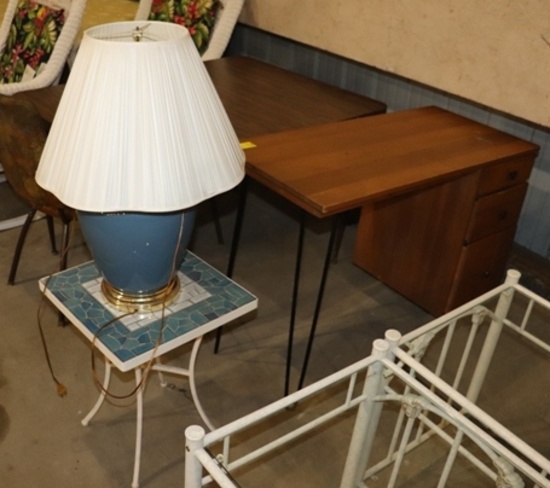 18" X 40" WOOD DESK, LAMP, 16" X 16" END TABLE,