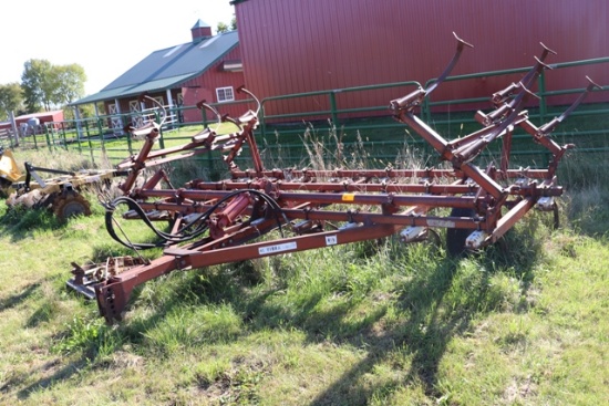 18' IH 45 VIBRA SHANK PULL TYPE FIELD CULT.,