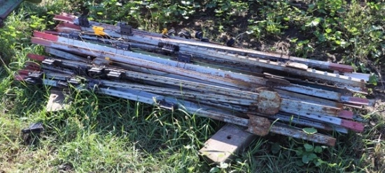 APPROX 30 STEEL T FENCE POST, ONE MONEY,