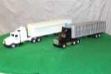 1/64 WHITEGMC LIVESTOCK HAULER, PLASTIC TRAILER,