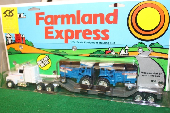 1/64 FARMLAND EXPRESS EQUIPMENT HAULING SEMI,