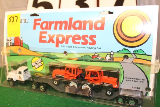 1/64 FARMLAND EXPRESS EQUIPMENT HAULING SEMI,