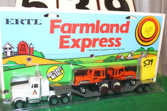 1/64 FARMLAND EXPRESS EQUIPMENT HAULING SEMI,