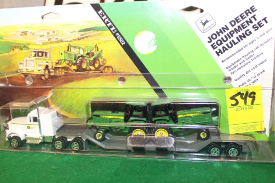 1/64 JOHN DEERE EQUIPMENT HAULING SET,