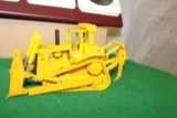 1/50 CAT D10 DOZER WITH REAR RIPPER BY CONRAD,