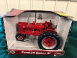 1/16 FARMALL SUPER M, WF, BOX HAS SOME DAMAGE