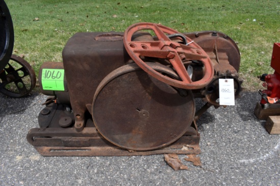 International LA Gas Engine, 3 to 5HP, Pump Jack, IHC Mag, SN:50674