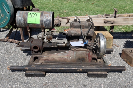 Evinrude 2 Cylinder 2 Cycle gas Engine, With Slurry Pump, mOtor Free, Fuel Tank, Spark Plugs, Origin