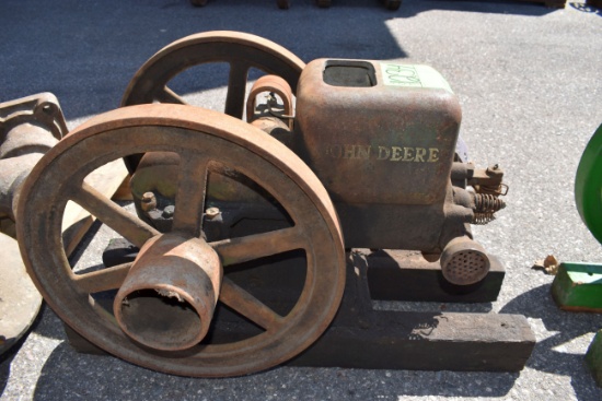 John Deere 1.5HP Gas Engine, Original Condition, Mag turns, Motor Free, SN:355566