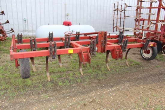 IH 5500 13 1/2’ Mounted Chisel Plow, 13 Shank