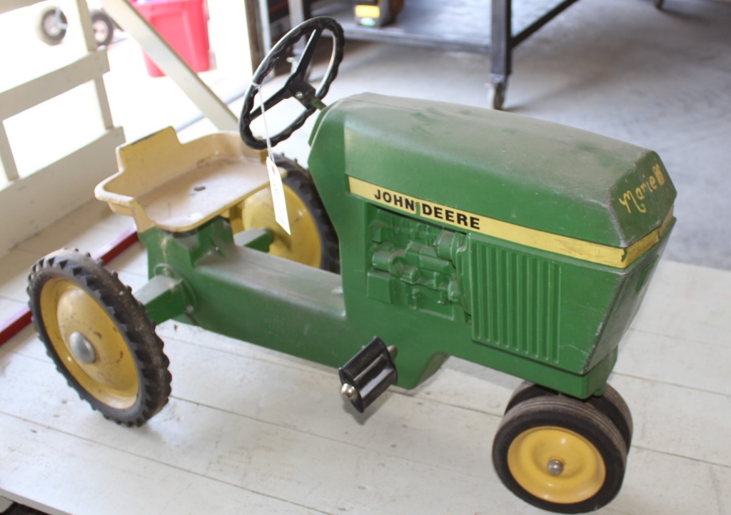 John Deere 520 Pedal Tractor