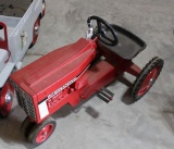 International 86 Series pedal tractor