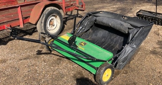 JOHN DEERE 42" PULL TYPE LAWN SWEEPER