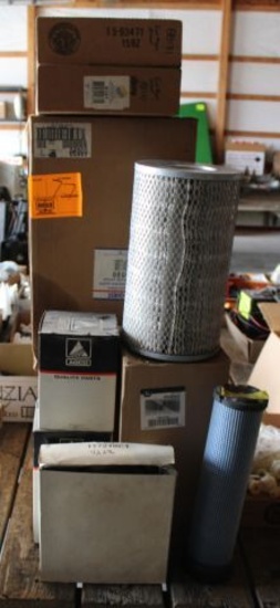 6131 NAPA AIR FILTERS (2); 88690 CAR QUEST