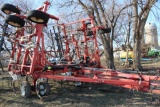 Wil-Rich 4830 31' Chisel Plow, 31 Shanks, Hyd Fold, Walking Tandems on Main Frame and Wings