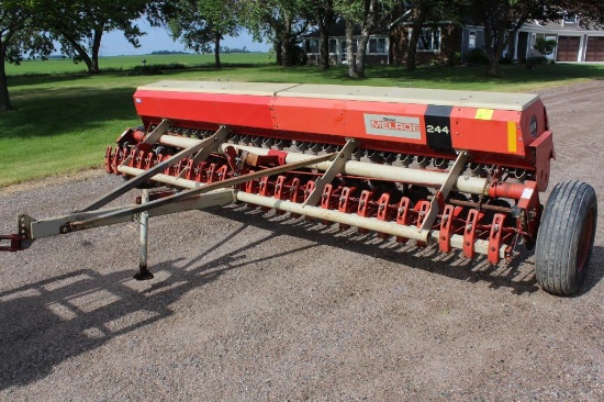 Melroe 244 14' End Wheel Grain Drill, 6" Spacing, Hyd Lift, No Cyl