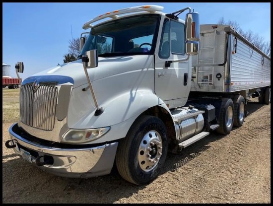 2005 International 8600 Semi, Cat C-13 Engine, Day Cab, Air Ride Cab, 10 Spd, AirRide,