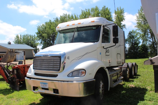 2005 Freightliner Columbia Semi Tractor, Live Bottom Wet Kit, Air Up/Down P