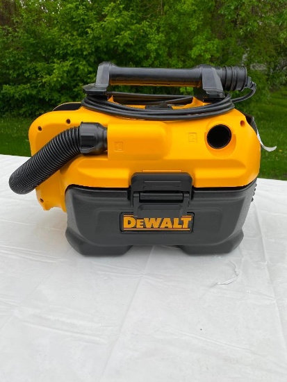 DeWALT 18V 2 gallon cordless wet/dry vac