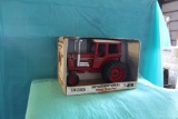1/16 IH 1568 v8 Collectors Series 4 of 4, box is stained