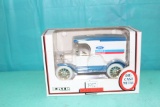 1/25 1917 Model T bank, Ford New Holland, box has wear