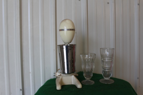 DrinkMaster shake maker with two glasses