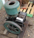 Fairbanks Morse Eclipse 2.5HP Vertical Gas Engine, Appears Complete, Original Condtion