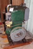 Novo Model SU3-4 Vertical Gas Engine