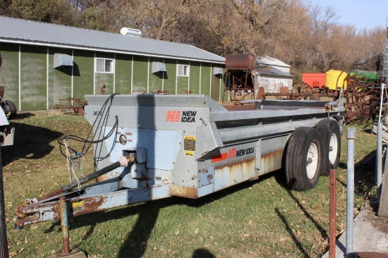 NEW IDEA 3632 TANDEM AXLE MANURE SPREADER, SLOP GATE, TOP BEATER, 540 PTO, TRUCK TIRES