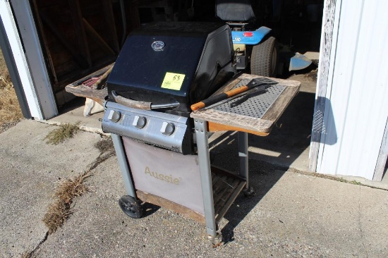 AUSSIE TRIPLE BURNER GAS GRILL WITH GRILLING TOOLS AND TANK