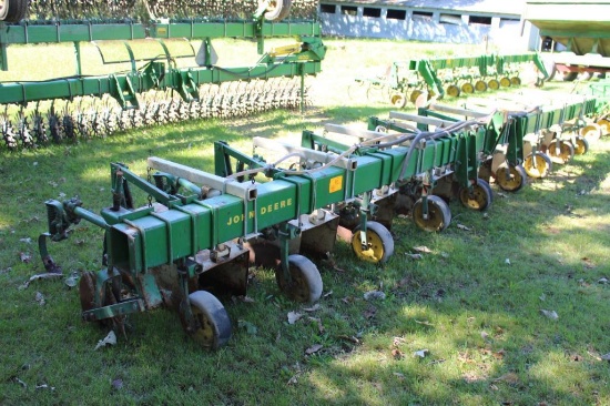 JD RM 8R30" Mounted Cultivator, C-Shank, Banding Spray Shields, Stabilizers