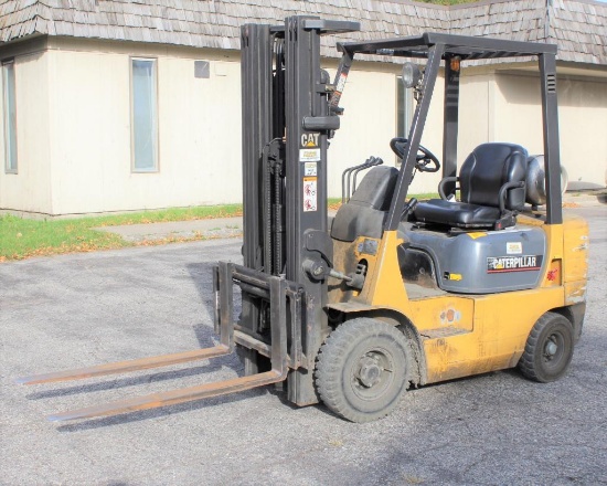 CAT DUEL FUEL MODEL GD18K FORK LIFT, 3 STAGE, PNEUMATIC TIRES, 42" FORKS, SIDE SHIFT, S/N AT31A50809