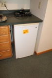 APARTMENT SIZE REFRIGERATOR