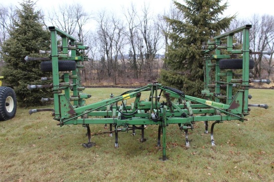 JOHN DEERE 1100 3PT 18' FIELD CULT, HYD FOLD, 3 BAR HARROW