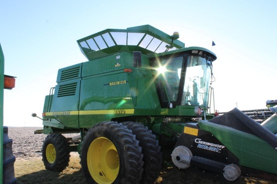 1998 JOHN DEERE 9610 COMBINE, 2WD, GREEN STAR READY, INSTRUCTIONAL SEAT, CHOPPER,