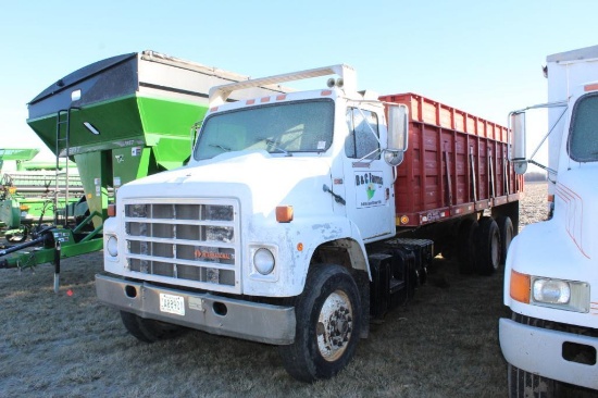 *** 1989 INTL S2300 TANDEM AXLE TWIN SCREW GRAIN TRUCK, 22' OMAHA STANDARD STEEL BOX,