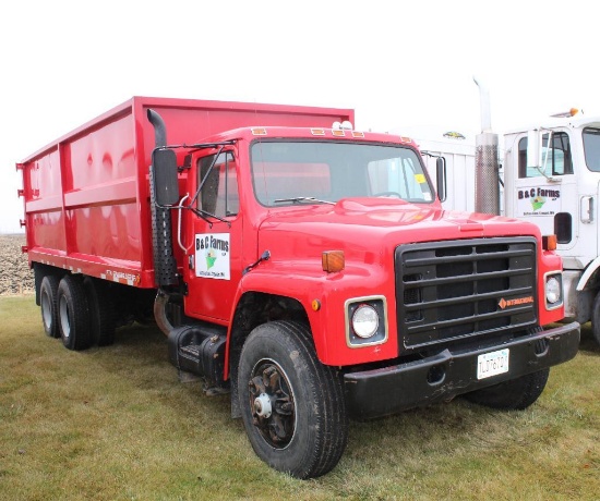 *** 1985 INTL F1954 TANDEM AXLE TWIN SCREW GRAIN TRUCK, NEWER RTR MFG 20' BOX,