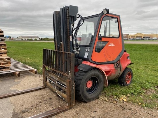 LINDE FORKLIFT MODEL H30 6,00LB., DIESEL, CAB, AIR, HEAT, 3 STAGE MAST AT APPROX 30',