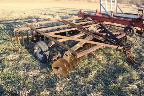 MCCORMICK APPROX. 10'' TANDEM DISC, HYD CYLINDER