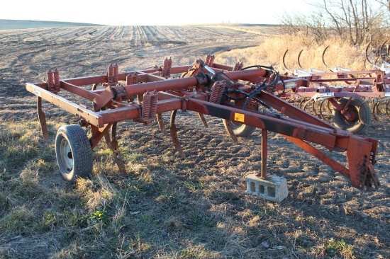 10' MOHAWK/ LINDSAY CHISEL PLOW, PULL TYPE, HYD CYLINDER