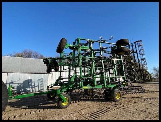 2014 John Deere 50'6" 2210 5 Section Field Cultivator, (101) 200# Shanks, 6" Spacing,