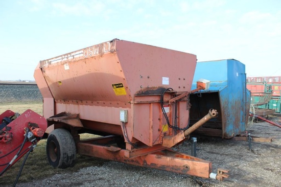 BUTLER OSWALT 333 FEEDWAGON, 4 AUGER, 540 PTO, SCALE WITH DIGI-STAR EZ210 INDICATOR