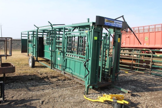 2011 NORTHSTAR Q-CATCH PORTABLE CATTLE WORKING CHUTE, SELF CATCH HEAD GATE, NECK RAIL,